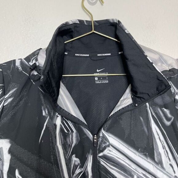 Nike SHIELD Jacket Medium Full-Zip Running Black Mesh Panel Hide Away Hooded - Picture 4 of 15